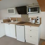Studio-cabine Au Calme Proche De Nimes 아파트 *