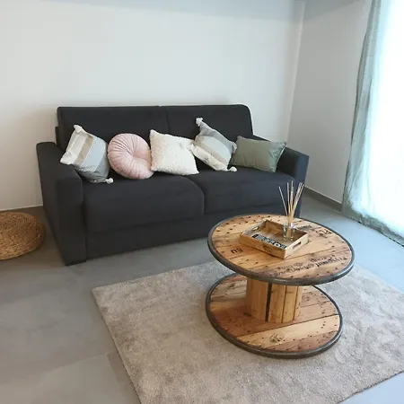 Appartamento Studio-cabine Au Calme Proche De Nîmes