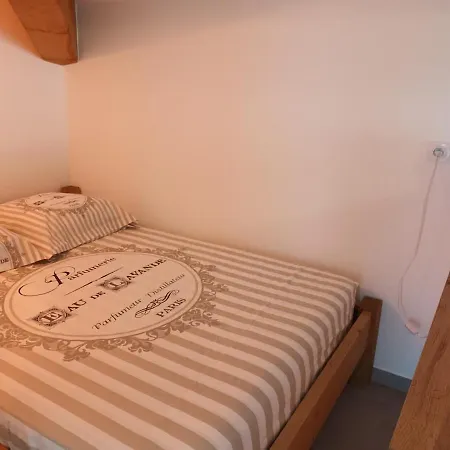 Appartamento Studio-cabine Au Calme Proche De Nîmes