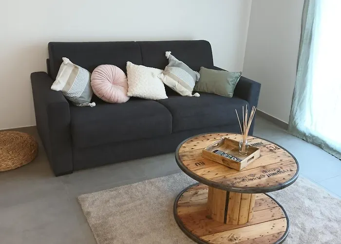 Апартаменты Studio-cabine Au Calme Proche De Nimes
