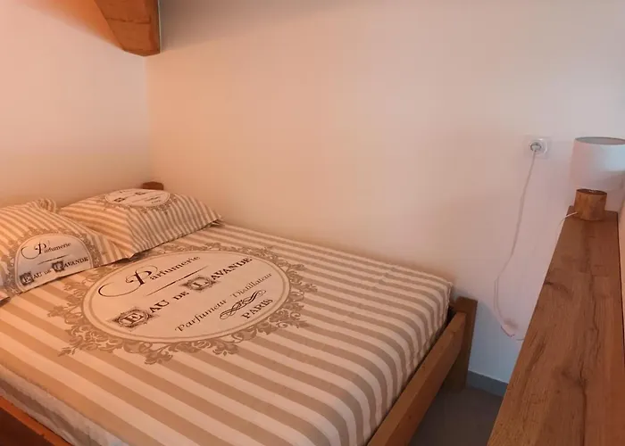Апартаменты Studio-cabine Au Calme Proche De Nimes